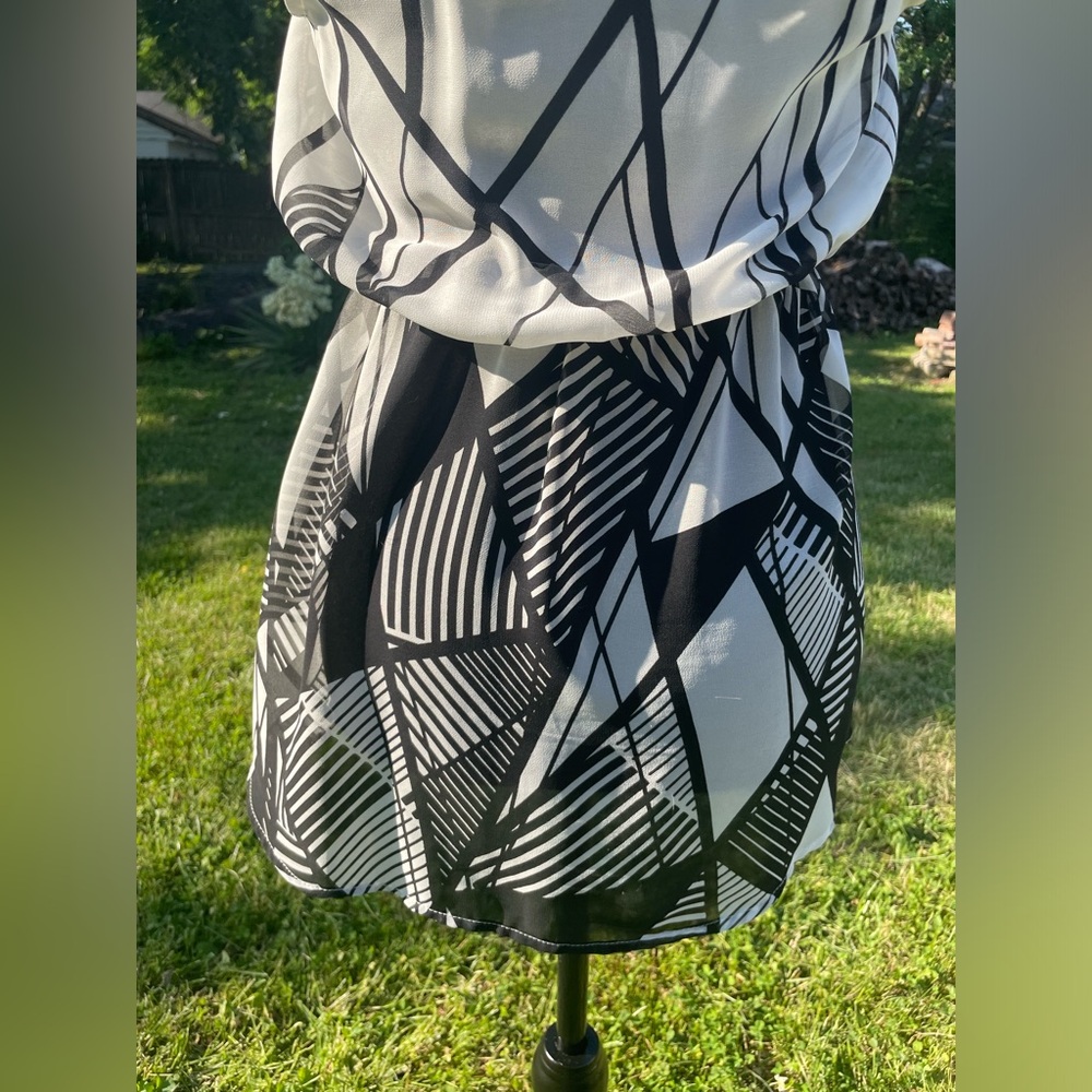 Abstract Blouse - Picture 4 of 4